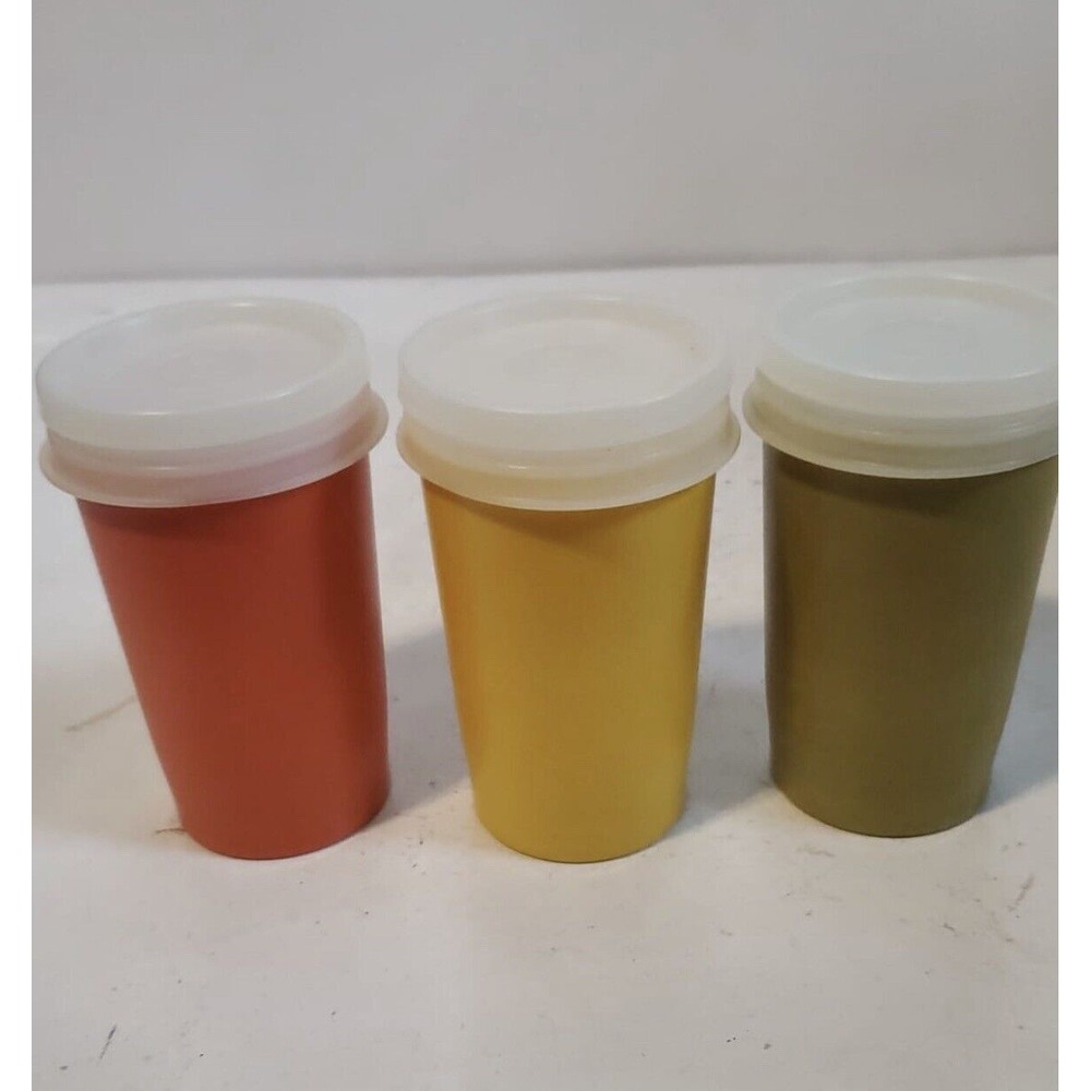 Tupperware 6 oz cups with‎ spillproof lids & sealer lids